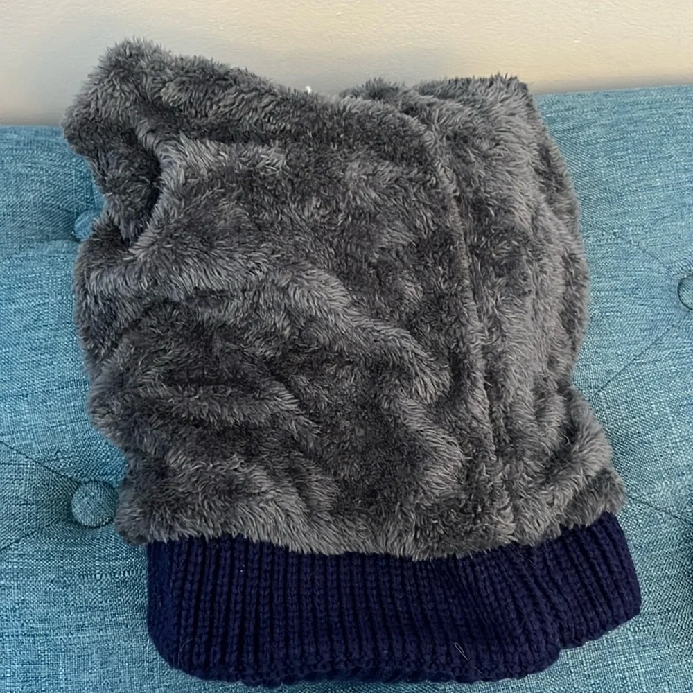 Dark Blue Cable Knit With Gray Fleece Interior-See Photos